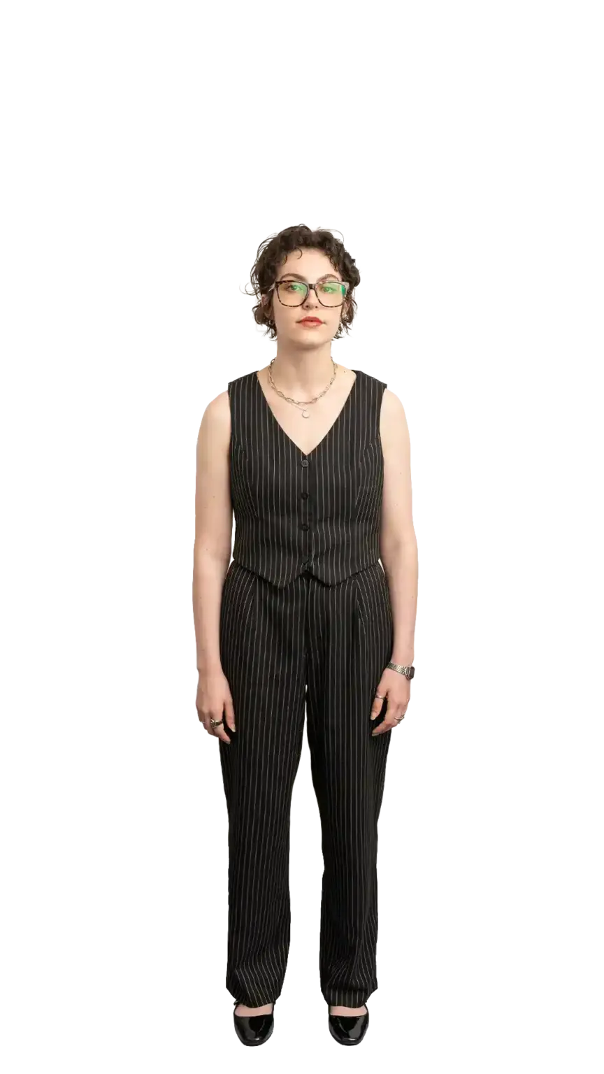 Léoné Peyper, Project Manager at The Start, full-body portrait — looking straight ahead